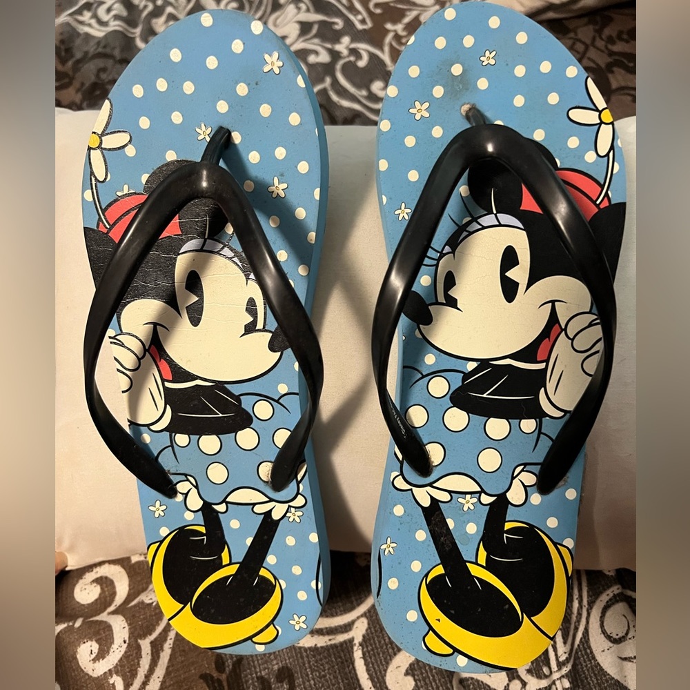 Minnie Mouse flip flops